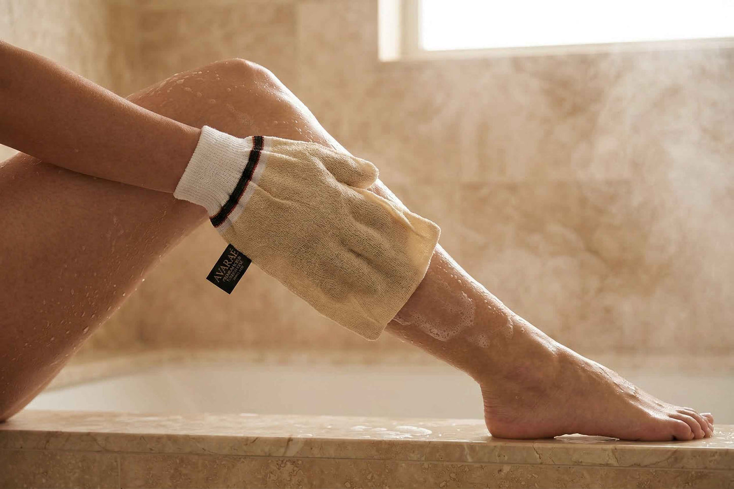 Avaraé Exfoliating Scrub Glove – Premium Bath & Shower Peeling Glove – Deep Cleansing Body Scrubber Avaraé