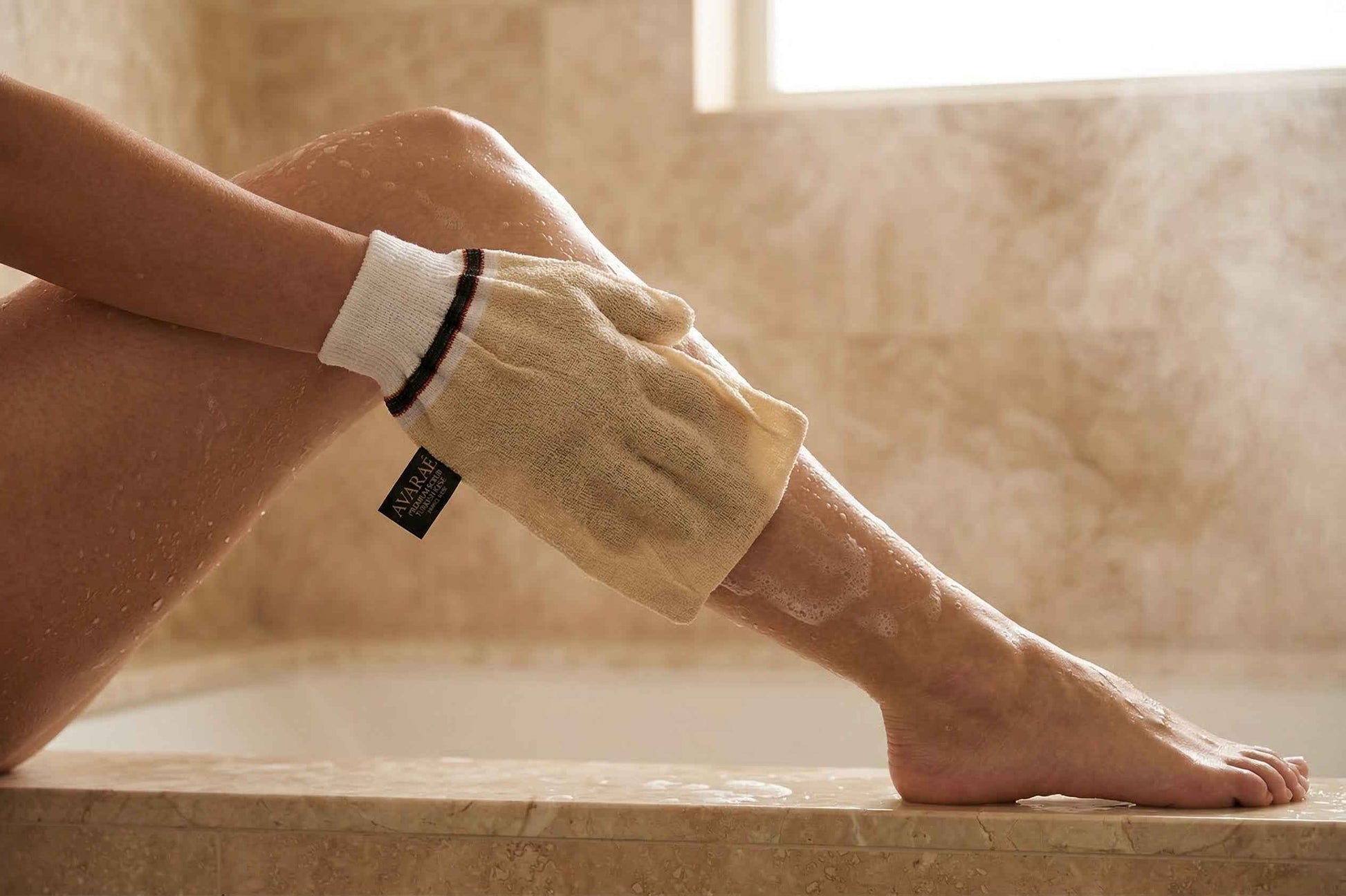 Avaraé Exfoliating Scrub Glove – Premium Bath & Shower Peeling Glove – Deep Cleansing Body Scrubber Avaraé
